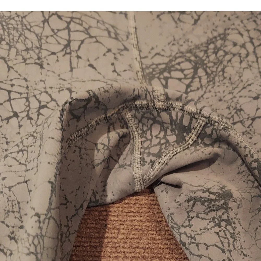 Lululemon High-Rise Workout Tights Grey Crackle Print Yoga Leggings Size 12‎
